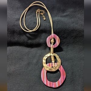 C 1946 Gold Tone Pink Resin Chunky Oversized Pendant Statement Necklace